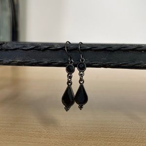 ⭐️ Black Opaque Dangle Earrings